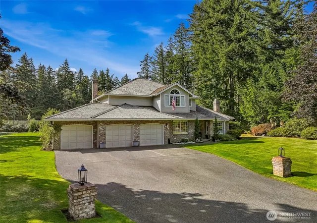 Photo 2 of Sale Pending at 25335 237th Place Se, Maple Valley, WA 98038 | MLS# NWM2585761 | Listing updated on 2026-09-28