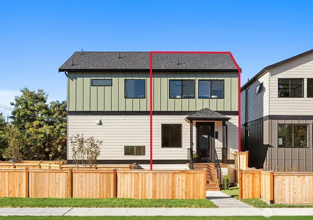 Photo 4 of Single family home for sale at 3314 W Dravus St, Seattle, WA 98199 | MLS# NWM2585769 | Listing updated on 2026-09-29