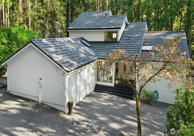 Photo 2 of Single family home for sale at 622 216th Avenue Ne, Sammamish, WA 98074 | MLS# NWM2585772 | Listing updated on 2026-10-01