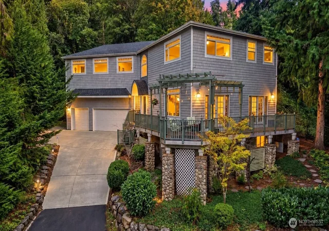 Photo 1 of Single family home for sale at 12117 Clearview Dr, Edmonds, WA 98026 | MLS# NWM2585787 | Listing updated on 2026-10-01