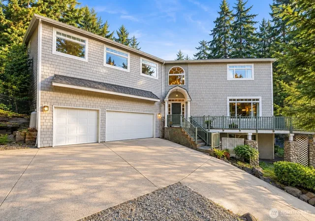 Photo 2 of Single family home for sale at 12117 Clearview Dr, Edmonds, WA 98026 | MLS# NWM2585787 | Listing updated on 2026-10-01
