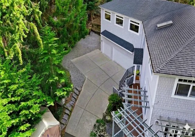 Photo 3 of Single family home for sale at 12117 Clearview Dr, Edmonds, WA 98026 | MLS# NWM2585787 | Listing updated on 2026-10-01