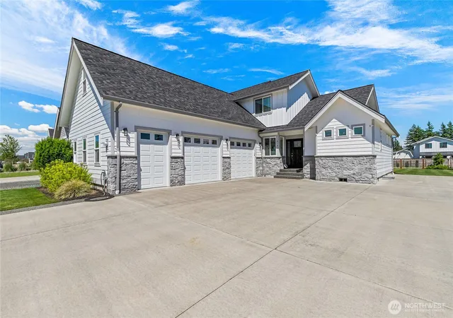 Single family home for sale at 814 Rye Ct, Lynden, WA 98264 | MLS# NWM2585791