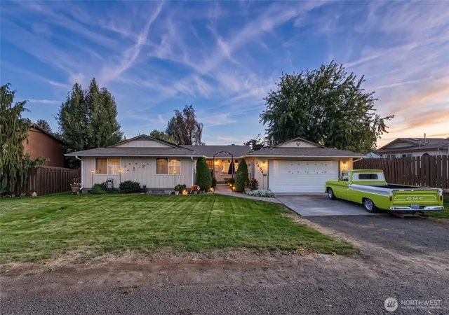 Photo 2 of Single family home for sale at 1414 Avalon St, Walla Walla, WA 99362 | MLS# NWM2585793 | Listing updated on 2026-09-29