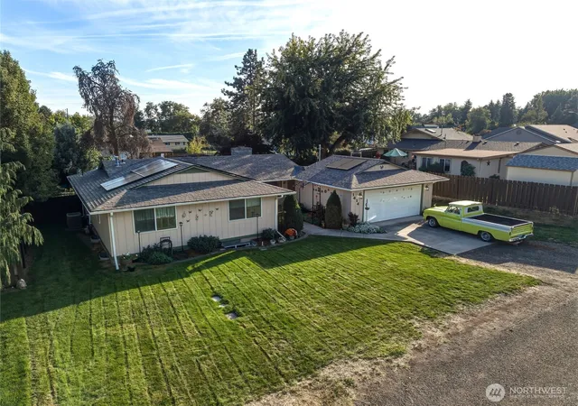 Photo 3 of Single family home for sale at 1414 Avalon St, Walla Walla, WA 99362 | MLS# NWM2585793 | Listing updated on 2026-09-29
