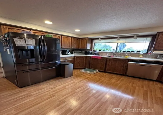 Photo 2 of Sale Pending at 7624 48th Avenue W, Mukilteo, WA 98275 | MLS# NWM2585798 | Listing updated on 2026-10-02