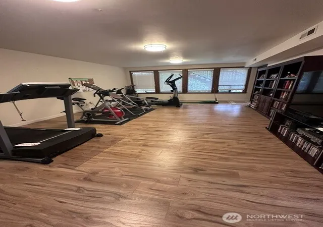 Photo 3 of Sale Pending at 7624 48th Avenue W, Mukilteo, WA 98275 | MLS# NWM2585798 | Listing updated on 2026-10-02