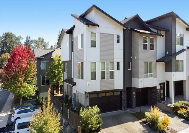 Photo 3 of Townhouse for sale at 15720 Meadow Rd #G1, Lynnwood, WA 98087 | MLS# NWM2585808 | Listing updated on 2026-10-02
