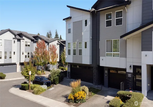 Photo 3 of Townhouse for sale at 15720 Meadow Rd #G1, Lynnwood, WA 98087 | MLS# NWM2585808 | Listing updated on 2026-10-02