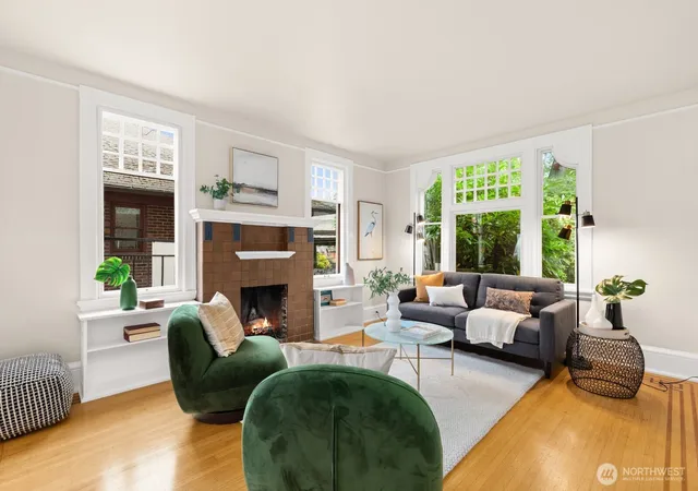 Photo 3 of Condo for sale at 2915 Franklin Ave E #A, Seattle, WA 98102 | MLS# NWM2585814 | Listing updated on 2026-10-01