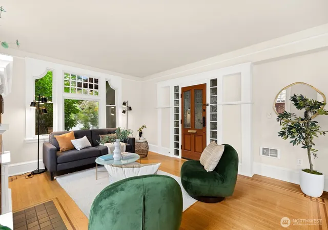 Photo 4 of Condo for sale at 2915 Franklin Ave E #A, Seattle, WA 98102 | MLS# NWM2585814 | Listing updated on 2026-10-01