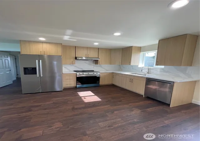 Photo 3 of Single family home for sale at 205 7th Street, Raymond, WA 98577 | MLS# NWM2585824 | Listing updated on 2026-09-30
