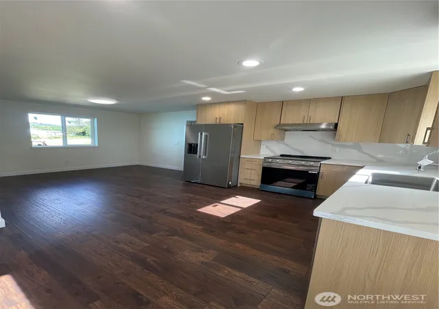 Photo 4 of Single family home for sale at 205 7th Street, Raymond, WA 98577 | MLS# NWM2585824 | Listing updated on 2026-09-30