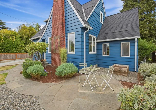 Photo 2 of Sale Pending at 7944 Seward Park Ave S, Seattle, WA 98118 | MLS# NWM2585827 | Listing updated on 2026-09-29