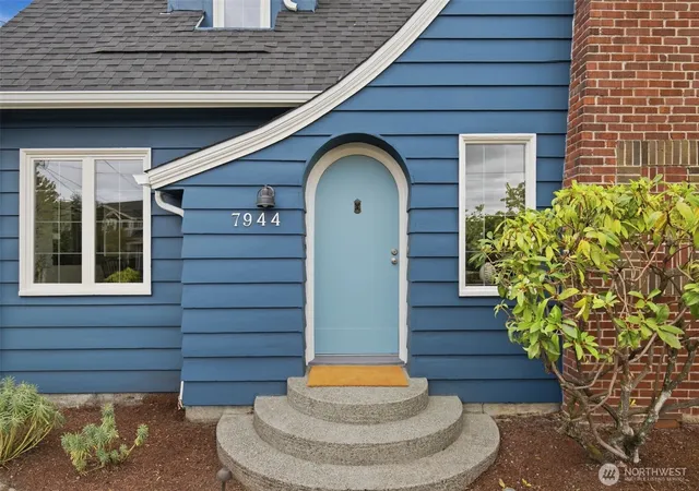 Photo 3 of Sale Pending at 7944 Seward Park Ave S, Seattle, WA 98118 | MLS# NWM2585827 | Listing updated on 2026-09-29