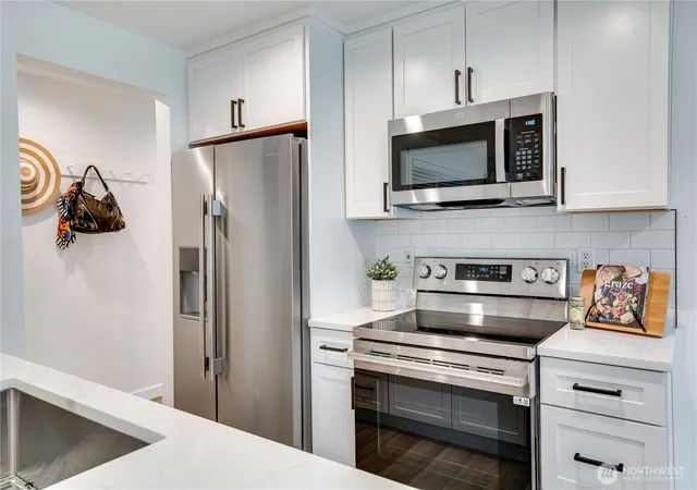 Photo 4 of Single family home for sale at 6104 190th Avenue Ct E, Lake Tapps, WA 98391 | MLS# NWM2585831 | Listing updated on 2026-09-24