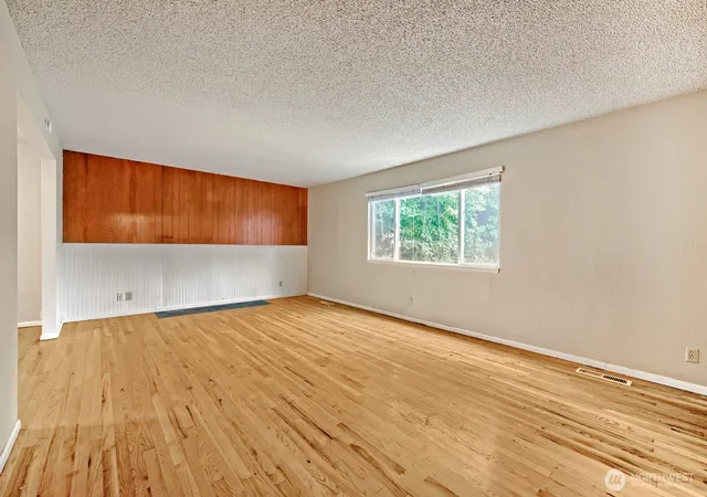 Photo 3 of Sale Pending at 3720 70th Avenue Ct W, University Place, WA 98466 | MLS# NWM2585835 | Listing updated on 2026-09-29