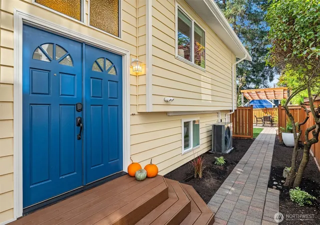 Photo 3 of Sale Pending at 6723 Dibble Ave Nw, Seattle, WA 98117 | MLS# NWM2585852 | Listing updated on 2026-09-29