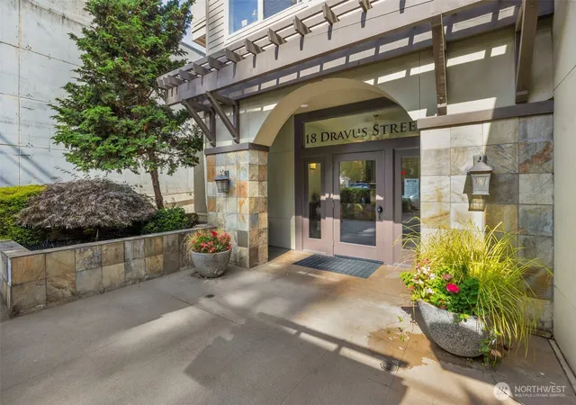 Condo for sale at 18 Dravus St #210, Seattle, WA 98109 | MLS# NWM2585880