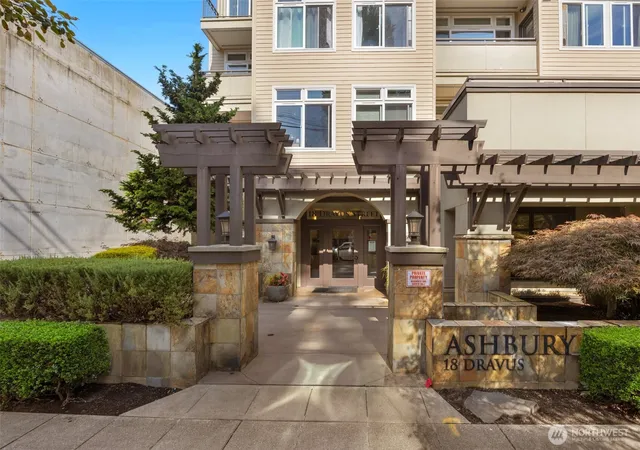Photo 2 of Condo for sale at 18 Dravus St #210, Seattle, WA 98109 | MLS# NWM2585880 | Listing updated on 2026-09-29