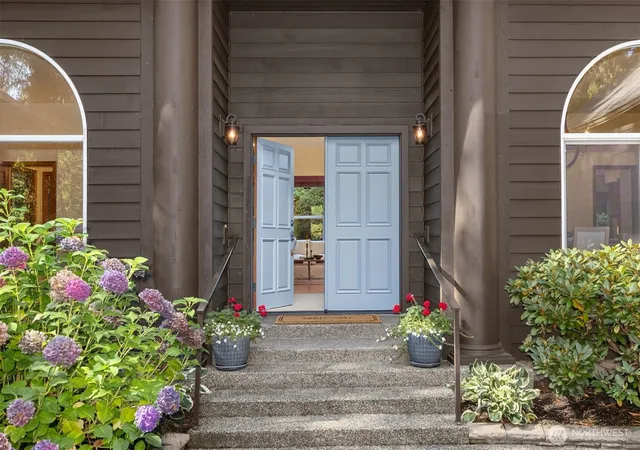 Photo 2 of Single family home for sale at 8387 Ne Sumanee Pl, Bainbridge Island, WA 98110 | MLS# NWM2585884 | Listing updated on 2026-09-29