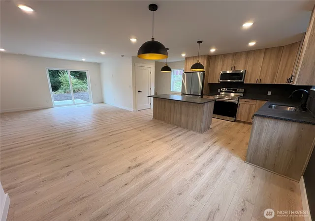 Photo 3 of Single family home for sale at 115 Brian Dr, Chehalis, WA 98532 | MLS# NWM2585894 | Listing updated on 2026-09-28