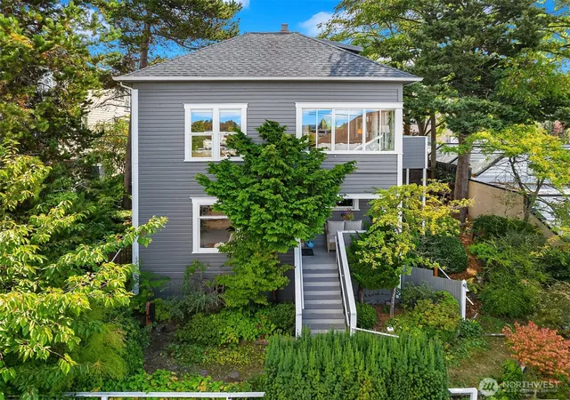 Photo 2 of Single family home for sale at 522 Dayton St, Edmonds, WA 98020 | MLS# NWM2585895 | Listing updated on 2026-10-03