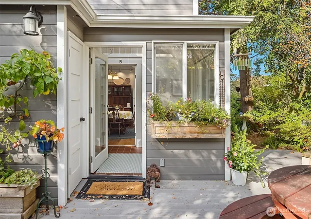Photo 3 of Single family home for sale at 522 Dayton St, Edmonds, WA 98020 | MLS# NWM2585895 | Listing updated on 2026-10-03