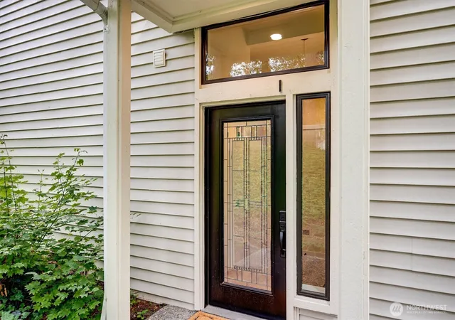 Photo 1 of Townhouse for sale at 1400 Bellevue Way SE #1, Bellevue, WA 98004 | MLS# NWM2585897 | Listing updated on 2026-10-18
