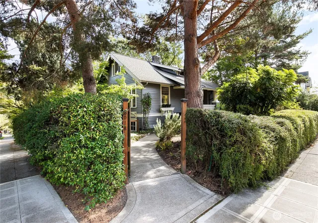 Photo 2 of Sale Pending at 5018 Latona Ave Ne, Seattle, WA 98105 | MLS# NWM2585899 | Listing updated on 2026-09-30