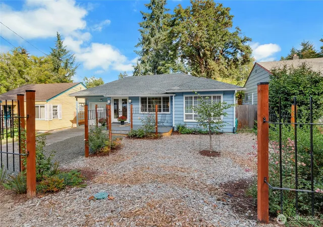 Photo 2 of Single family home for sale at 1908 Eastside St Se, Olympia, WA 98501 | MLS# NWM2585906 | Listing updated on 2026-10-02