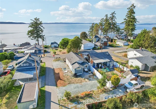 Photo 4 of Single family home for sale at 174 N Sunset Dr, Camano Island, WA 98282 | MLS# NWM2585916 | Listing updated on 2026-10-02