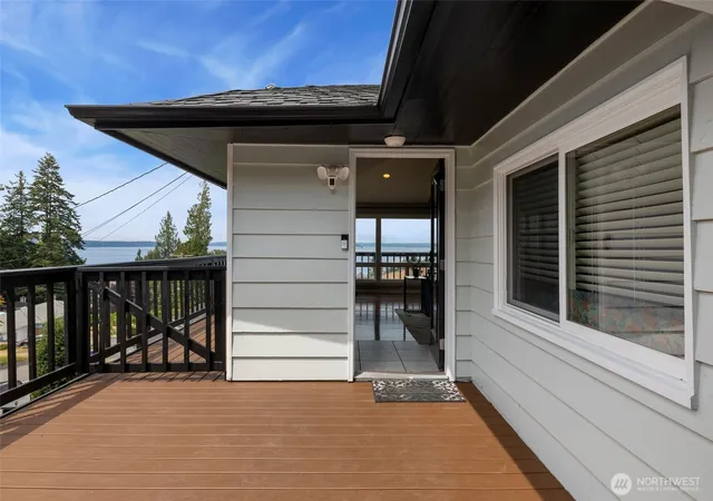 Photo 3 of Single family home for sale at 612 Park Ave, Mukilteo, WA 98275 | MLS# NWM2585919 | Listing updated on 2026-10-02