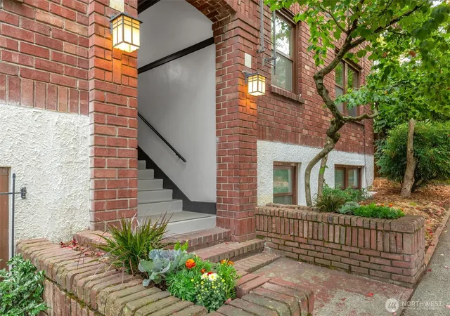 Photo 2 of Condo for sale at 516 E Thomas St #202, Seattle, WA 98102 | MLS# NWM2585921 | Listing updated on 2026-09-29