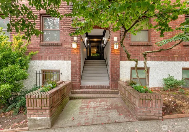 Photo 3 of Condo for sale at 516 E Thomas St #202, Seattle, WA 98102 | MLS# NWM2585921 | Listing updated on 2026-09-29