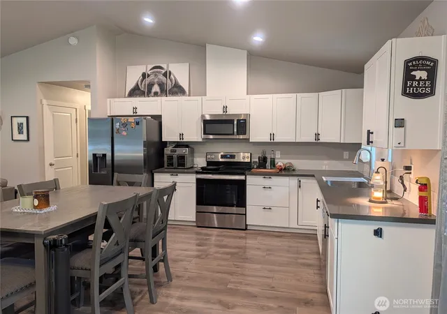 Photo 4 of Single family home for sale at 50 E Ketron Pl, Shelton, WA 98584 | MLS# NWM2585932 | Listing updated on 2026-09-23