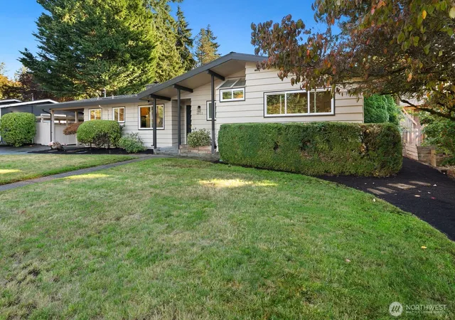 Single family home for sale at 6633 NE Arrowhead Dr, Kenmore, WA 98028 | MLS# NWM2585939