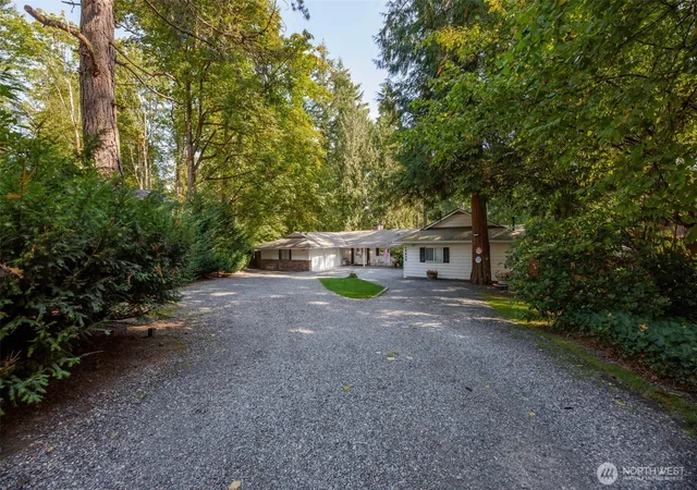 Photo 4 of Single family home for sale at 12832 Holiday Dr NE, Kirkland, WA 98034 | MLS# NWM2585947 | Listing updated on 2026-09-25