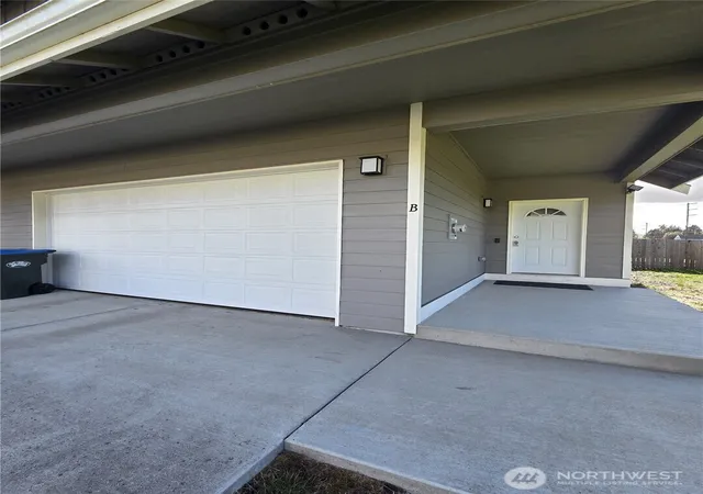 Photo 2 of Multi family home for sale at 202 Scott St #A&B, Centralia, WA 98531 | MLS# NWM2585965 | Listing updated on 2026-10-16