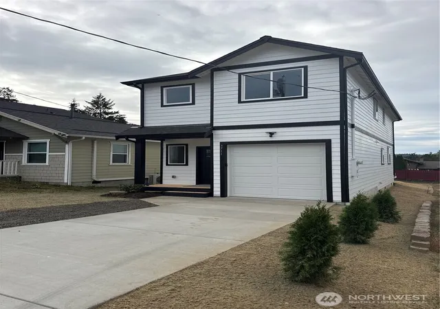 Photo 2 of Single family home for sale at 3711 W East St, Bremerton, WA 98312 | MLS# NWM2585967 | Listing updated on 2026-09-26