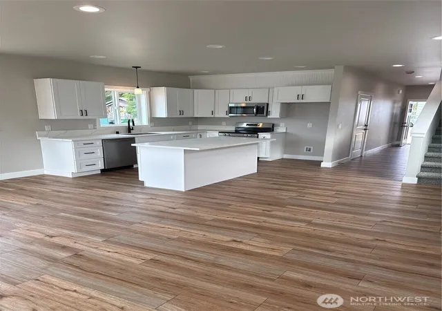 Photo 4 of Single family home for sale at 3711 W East St, Bremerton, WA 98312 | MLS# NWM2585967 | Listing updated on 2026-09-26