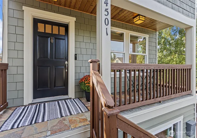 Photo 3 of Sale Pending at 4501 39th Avenue S, Seattle, WA 98118 | MLS# NWM2585975 | Listing updated on 2026-09-30