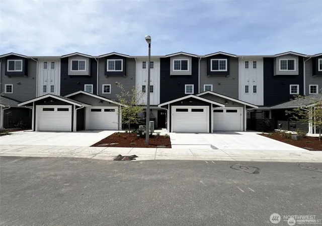 Townhouse for sale at 1737 Sunup Loop, Bellingham, WA 98226 | MLS# NWM2585976