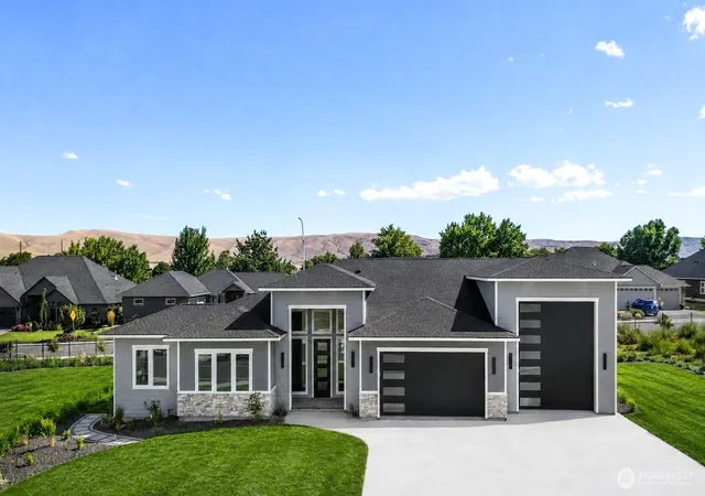 Photo 1 of Single family home for sale at 9316 Golden Dr, Yakima, WA 98903 | MLS# NWM2585992 | Listing updated on 2026-09-23