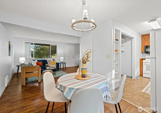 Photo 3 of House for sale at 2533 Fir Ave, Bremerton, WA 98310 | MLS# NWM2585996 | Listing updated on 2026-09-29