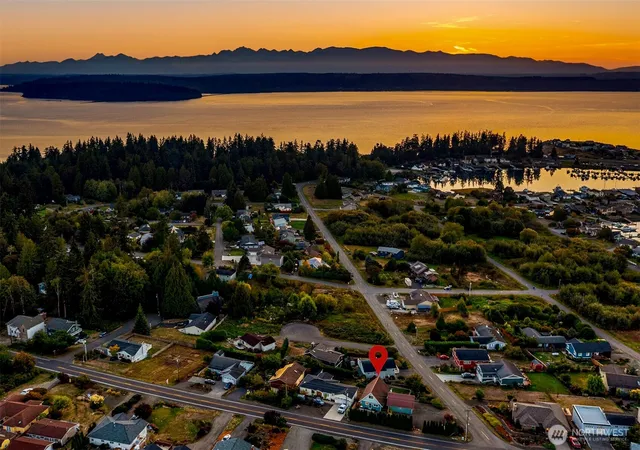 Photo 4 of Single family home for sale at 37569 Hood Cnl Dr NE, Hansville, WA 98340 | MLS# NWM2585999 | Listing updated on 2026-09-30