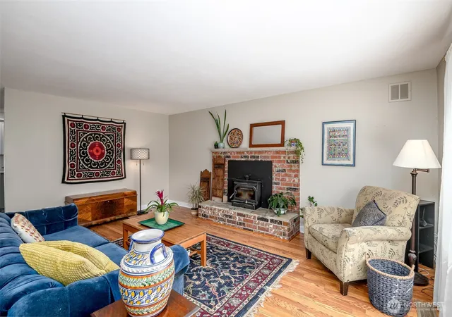 Photo 3 of Single family home for sale at 424 119th Avenue E, Edgewood, WA 98372 | MLS# NWM2586009 | Listing updated on 2026-09-24