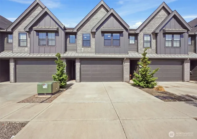 Photo 1 of Townhouse for sale at 6950 Ne 131st Way, Vancouver, WA 98686 | MLS# NWM2586010 | Listing updated on 2026-09-29