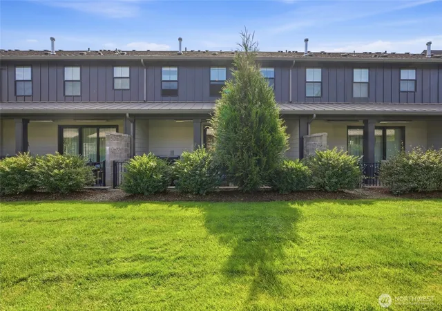 Photo 3 of Townhouse for sale at 6950 Ne 131st Way, Vancouver, WA 98686 | MLS# NWM2586010 | Listing updated on 2026-09-29
