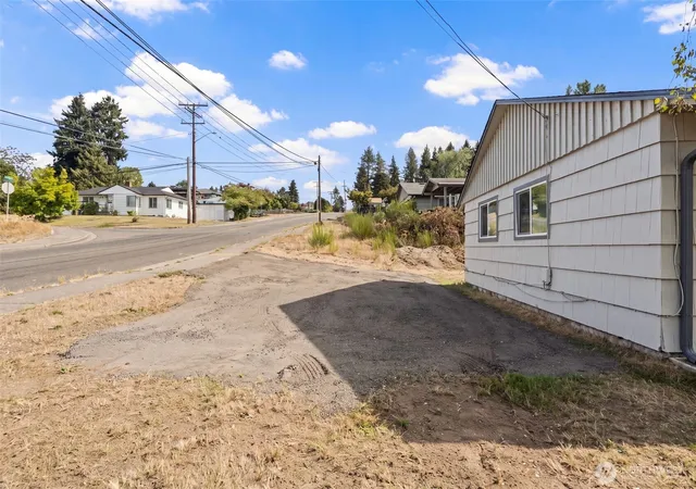 Photo 2 of Sale Pending at 3332 & 3334 Halverson Ave, Bremerton, WA 98310 | MLS# NWM2586012 | Listing updated on 2026-09-28